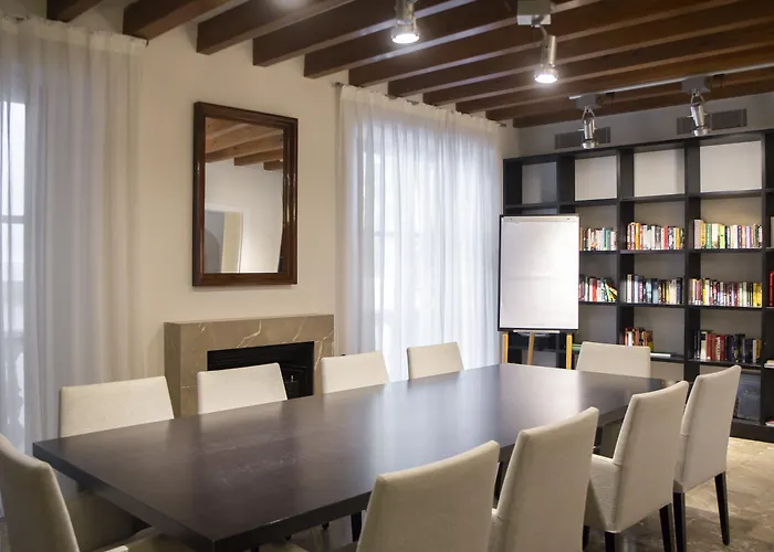 Palma de Mallorca Pet Friendly Lodging and Hotels near Plaza de Toros