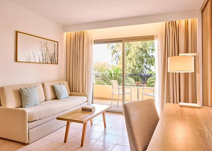 Zafiro Palmanova Aparthotel
