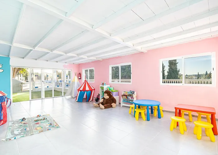 Aparthotel Holiday Center Santa Ponsa