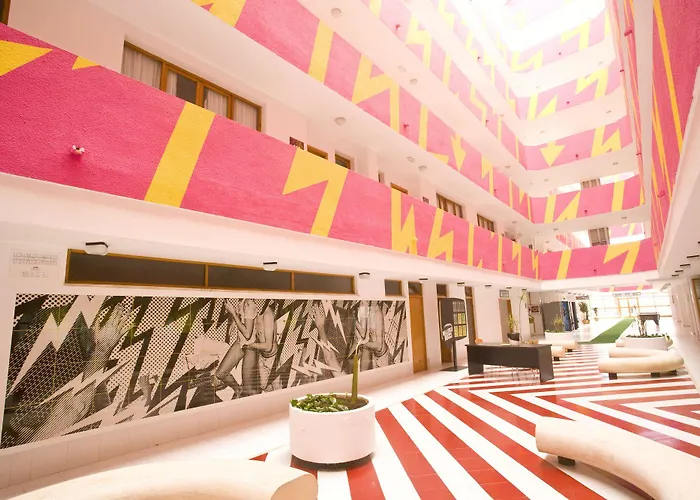 Magaluf (Mallorca) hotels near The Stage